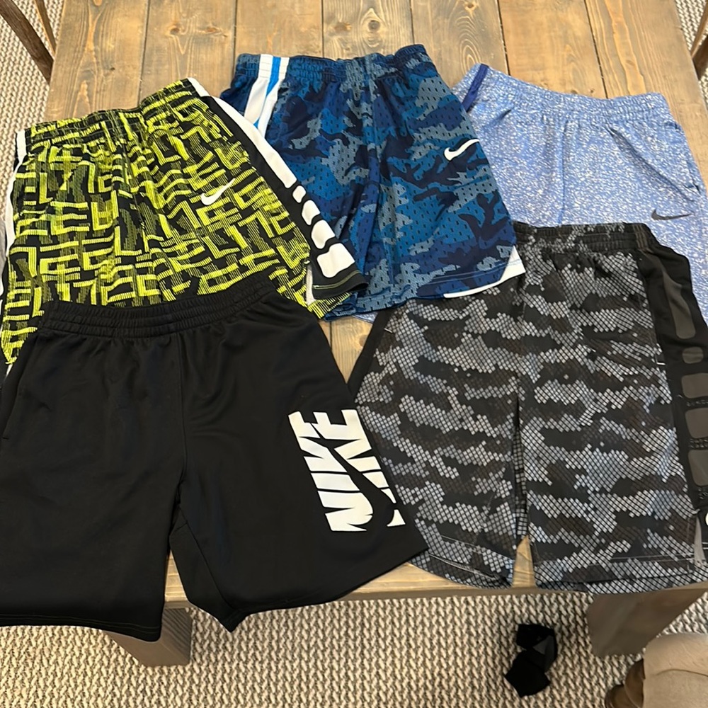 SET OF 5 Nike boys dri fit shorts. Size youth Large. EUC.